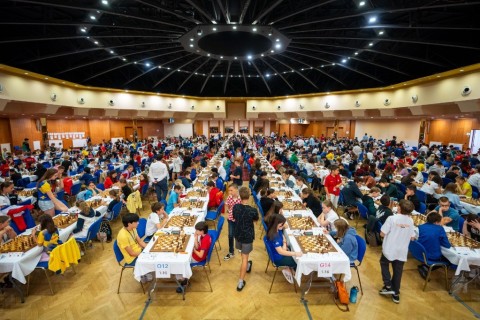 Азербайджанская шахматистка держится в числе лидеров на ЕВРО