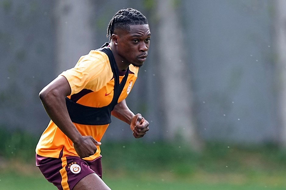 "Qalatasaray" almaniyalı futbolçunu göndərib