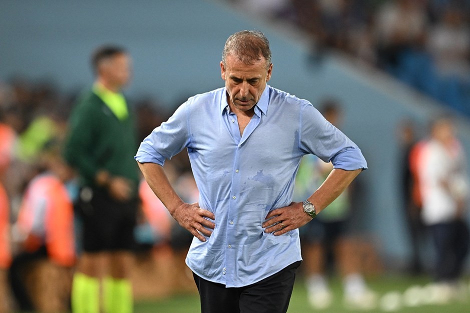"Trabzonspor" baş məşqçi ilə yollarını ayırıb