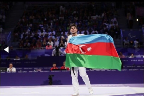 First Vice-President Mehriban Aliyeva congratulates Sabir Zeynalov on Paralympic bronze