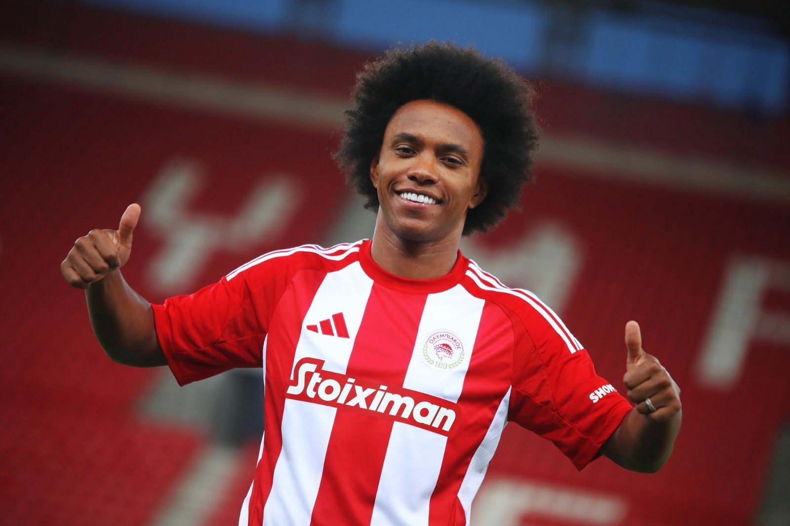 Ex-Fulham and Chelsea winger signs with Olympiakos - PHOTO