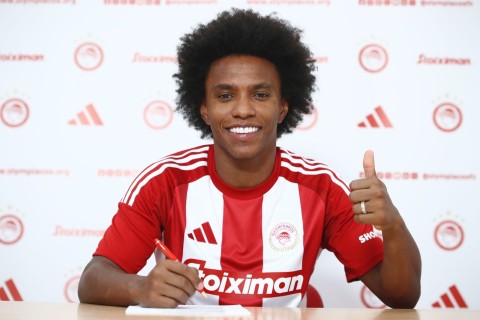 Ex-Fulham and Chelsea winger signs with Olympiakos - PHOTO