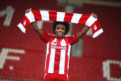 Ex-Fulham and Chelsea winger signs with Olympiakos - PHOTO