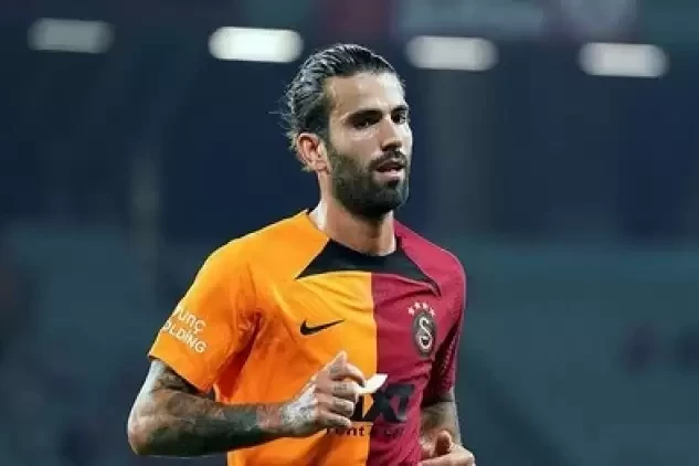 "Qalatasaray"dan "Qarabağ"ın rəqibinə keçib