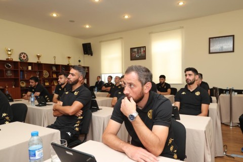 Farid Gayibov Meets with Champions League Winners, Birbasha Baku Team - PHOTO