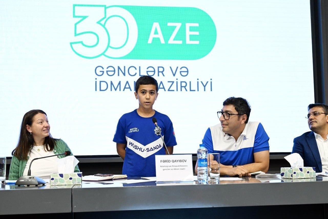 Fərid Qayıbov avqustda beynəlxalq yarışlarda ölkəmizi uğurla təmsil etmiş idmançılarla görüşüb - FOTO
