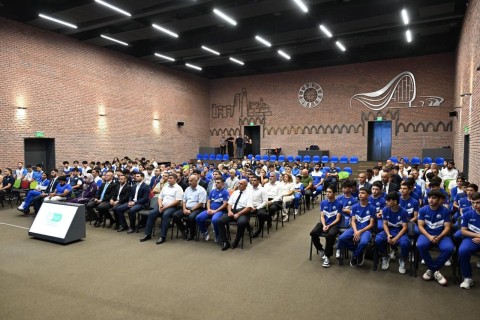 Fərid Qayıbov avqustda beynəlxalq yarışlarda ölkəmizi uğurla təmsil etmiş idmançılarla görüşüb - FOTO