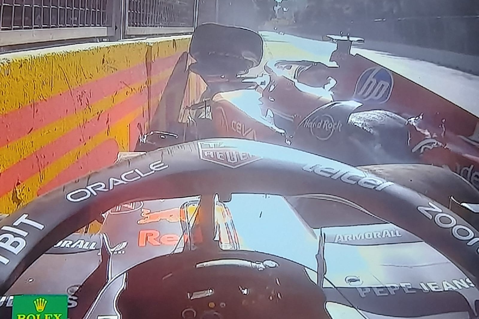 Accident between Carlos Sainz and Sergio Perez - PHOTO - VİDEO
