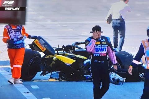 Chain-reaction accident occurres during F2 main session in Baku - PHOTO - VİDEO