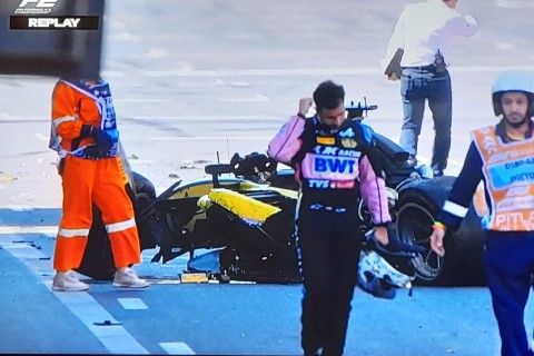 Chain-reaction accident occurres during F2 main session in Baku - PHOTO - VİDEO