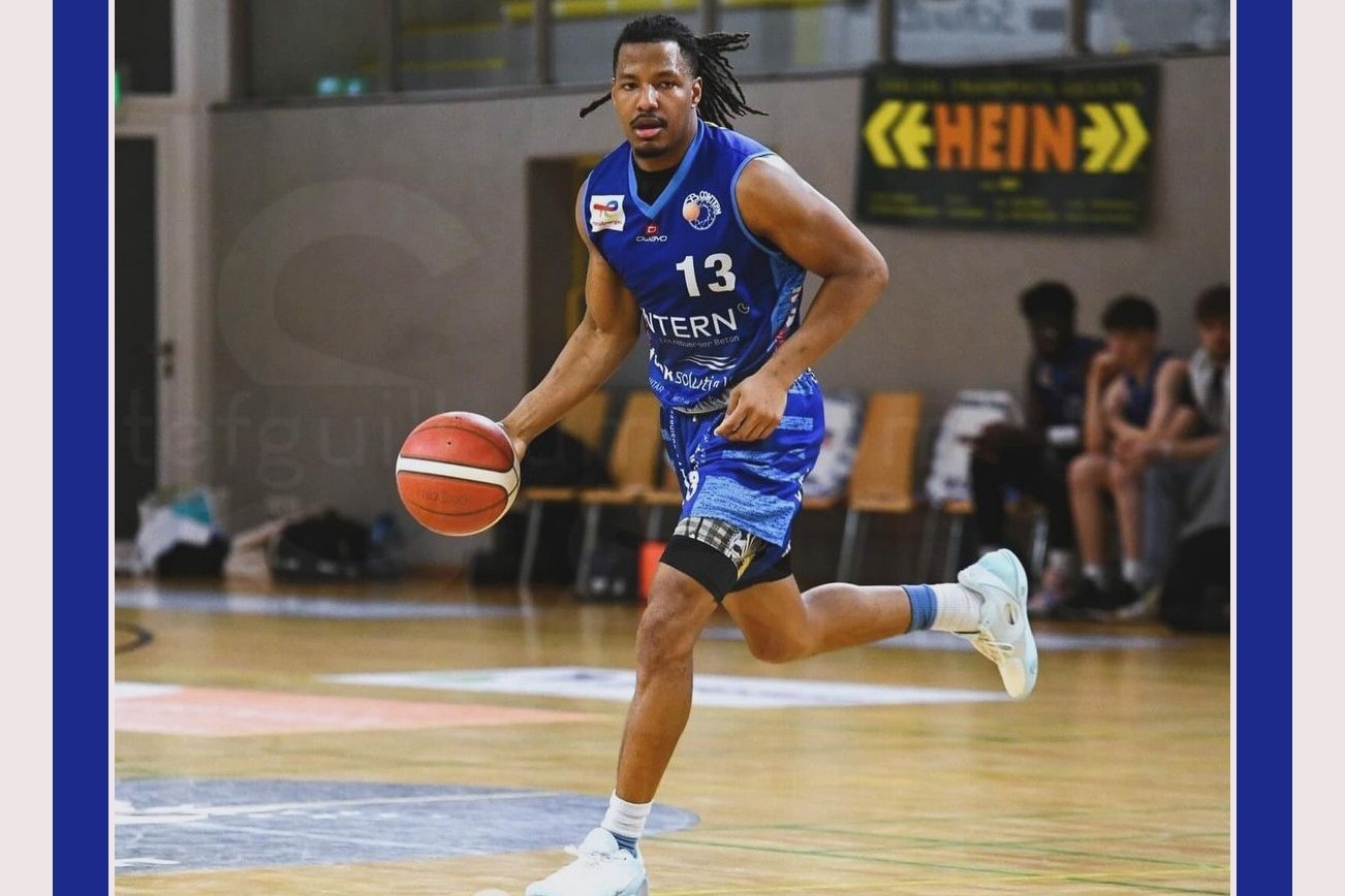 American basketball player in Lankaran - PHOTO