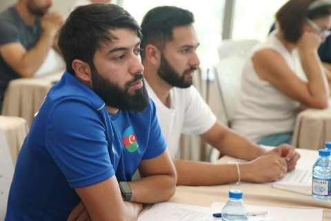 Batut üzrə 6 qat dünya çempionu məşqçi və hakimlərimizə seminar keçib - FOTO