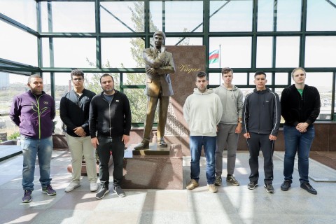Super Tournament participants visit Vugar Gashimov’s grave - PHOTO
