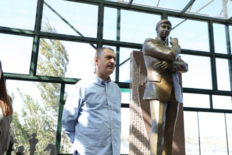 Super Tournament participants visit Vugar Gashimov’s grave - PHOTO