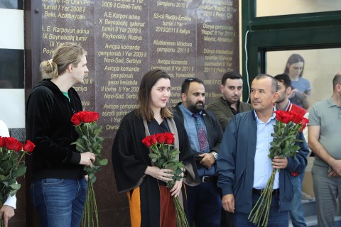 Super Tournament participants visit Vugar Gashimov’s grave - PHOTO