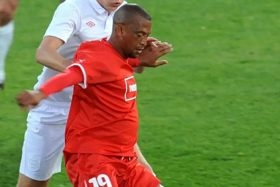 Veteran futbolçu bıçaqlanaraq öldürülüb