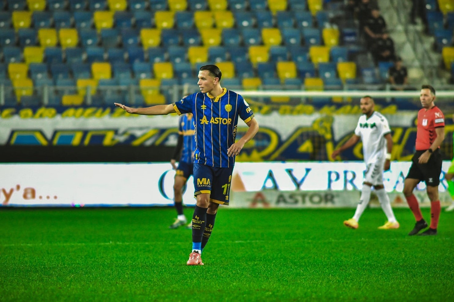 Azərbaycanlı futbolçular 3 xala seviniblər - VİDEO