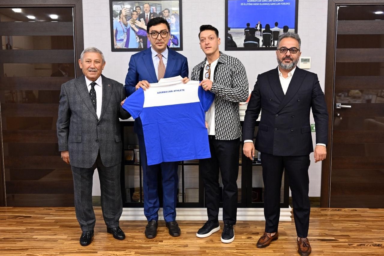 Farid Gayibov meets with Mesut Ozil – PHOTO