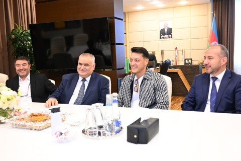 Farid Gayibov meets with Mesut Ozil – PHOTO