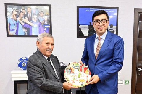 Farid Gayibov meets with Mesut Ozil – PHOTO