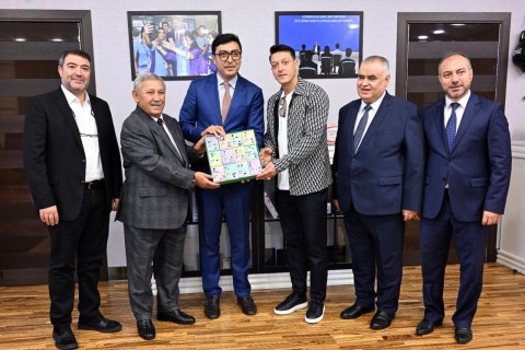 Farid Gayibov meets with Mesut Ozil – PHOTO