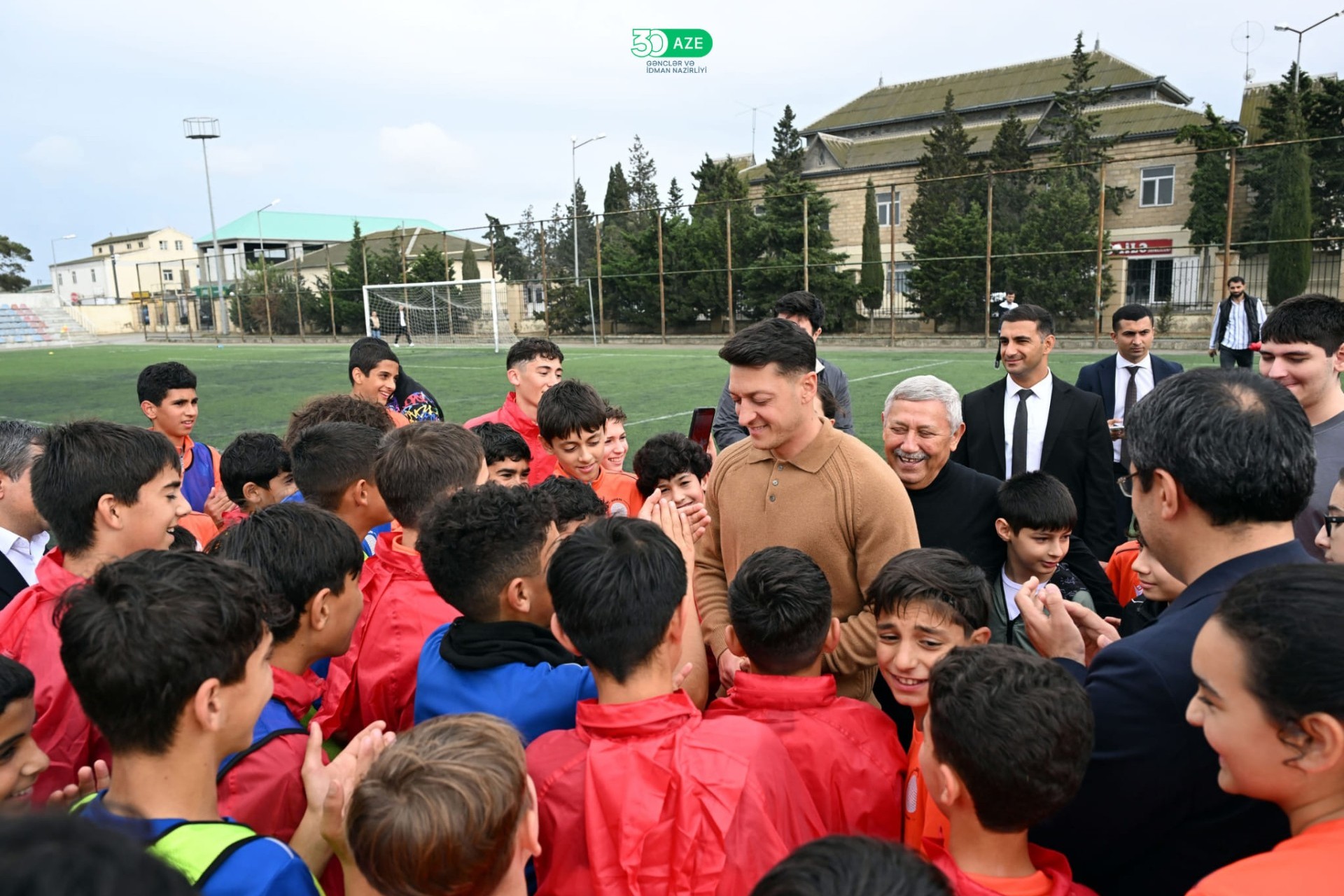 Mesut Ozil watched the open practice of Ulduz Football Academy - PHOTO