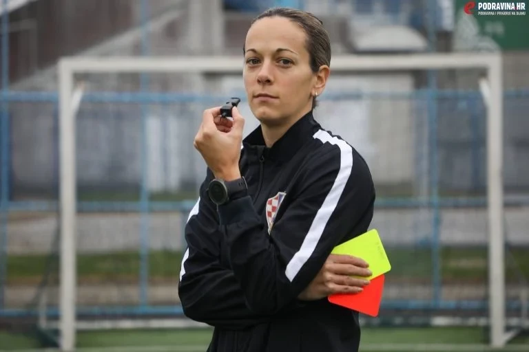 Female referees in U-21's final match