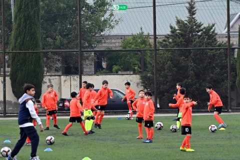 Mesut Ozil watched the open practice of Ulduz Football Academy - PHOTO