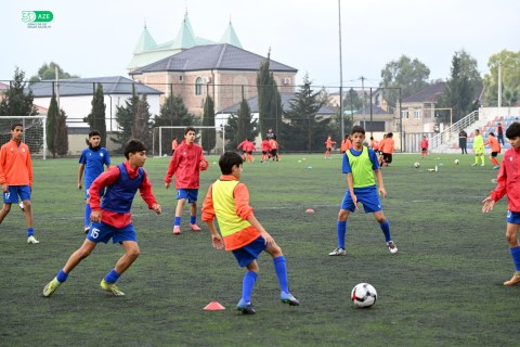 Mesut Ozil watched the open practice of Ulduz Football Academy - PHOTO