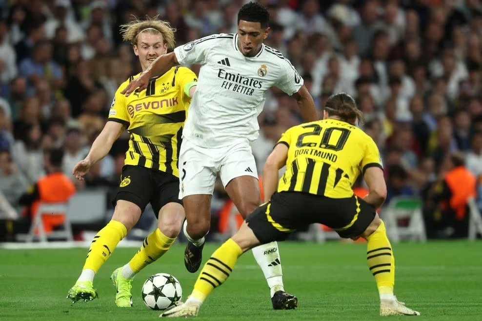 Лига чемпионов: "Милан" победил, камбэк "Реала"