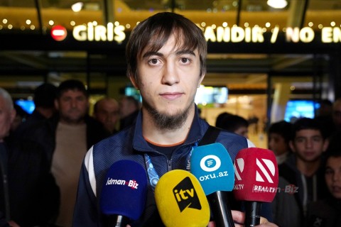 Dünya üçüncüsü olan millimiz Vətənə dönüb - FOTO