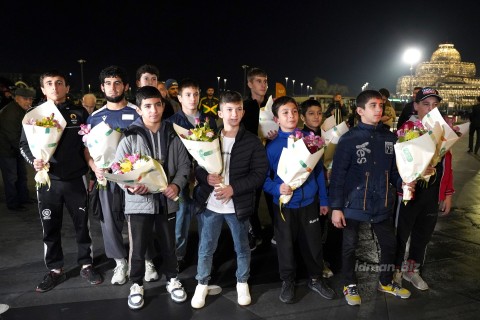 Dünya üçüncüsü olan millimiz Vətənə dönüb - FOTO