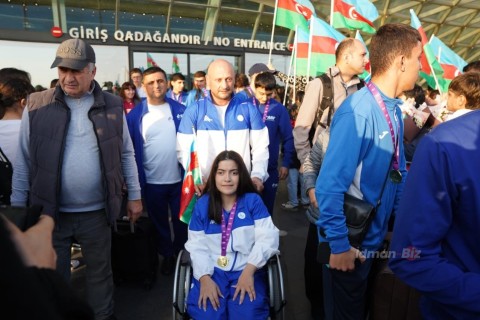 Gimnaziadada 77 medal qazanan Azərbaycan millisi Vətənə qayıdıb - FOTO