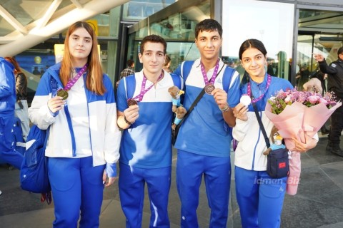 Gimnaziadada 77 medal qazanan Azərbaycan millisi Vətənə qayıdıb - FOTO