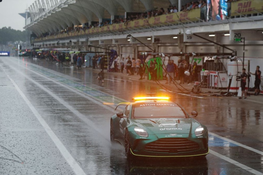 "Формула-1": FIA стоит перед трудным решением