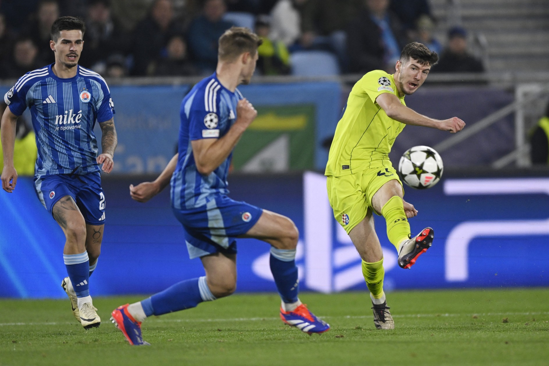 Dinamo Zagreb eye Top-8, Bayern face Benfica in undefeated streak