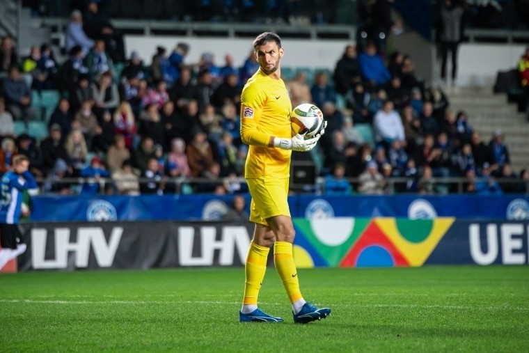 Who caught the attention of the Estonians in Azerbaijan's team?
