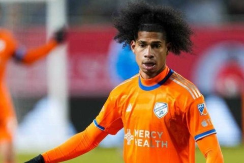 Millinin futbolçusu 22 yaşında ölüb