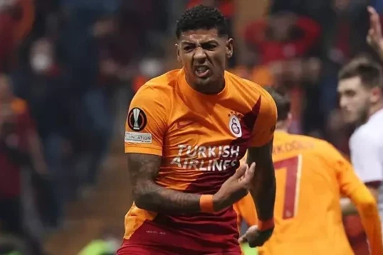 Former Chelsea and Galatasaray player Patrick van Aanholt finds new club