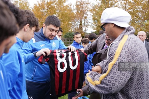 Ronaldinho met with young football players in Baku - PHOTO - VIDEO