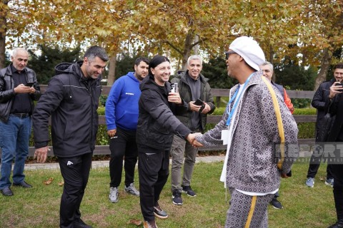 Ronaldinho met with young football players in Baku - PHOTO - VIDEO