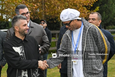 Ronaldinho met with young football players in Baku - PHOTO - VIDEO
