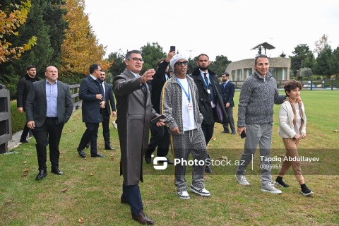 Ronaldinho met with young football players in Baku - PHOTO - VIDEO