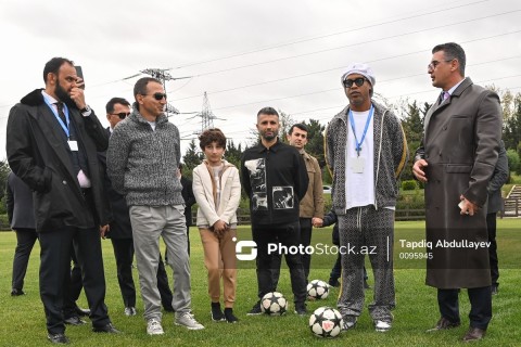 Ronaldinho met with young football players in Baku - PHOTO - VIDEO