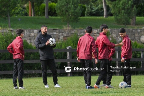 Ronaldinho met with young football players in Baku - PHOTO - VIDEO