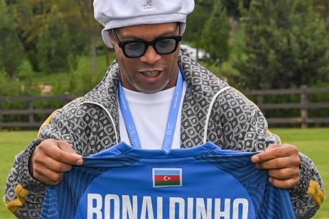Ronaldinho met with young football players in Baku - PHOTO - VIDEO