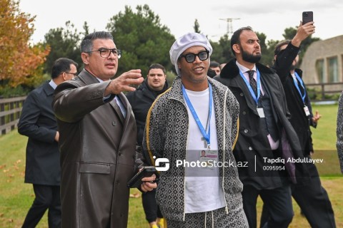 Ronaldinho met with young football players in Baku - PHOTO - VIDEO