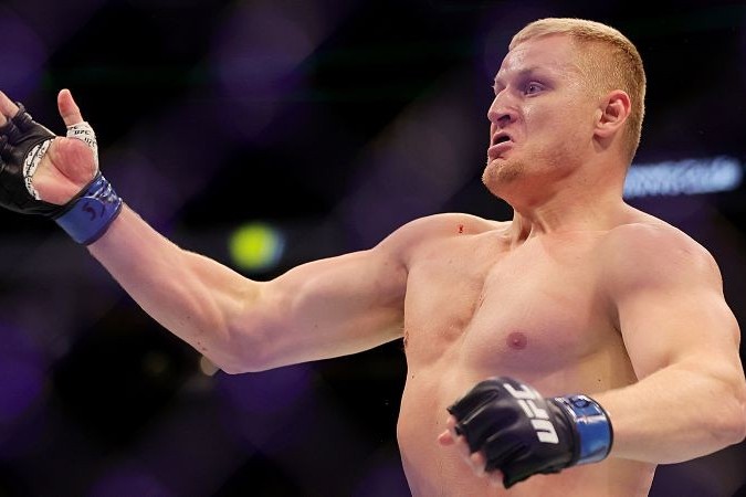 Sergei Pavlovich's punch breaks the ceiling - VIDEO