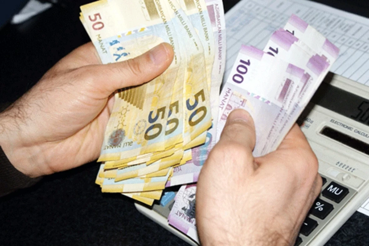 Who earns lowest salary among head coaches in Azerbaijan?