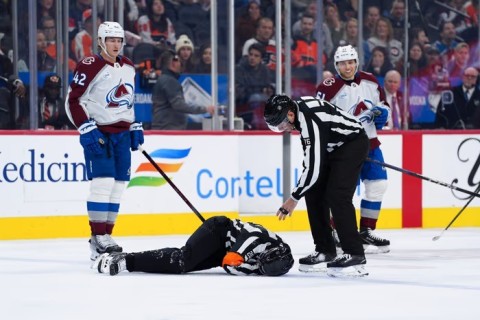 Referee Mitch Dunning injured and taken to hospital - VIDEO